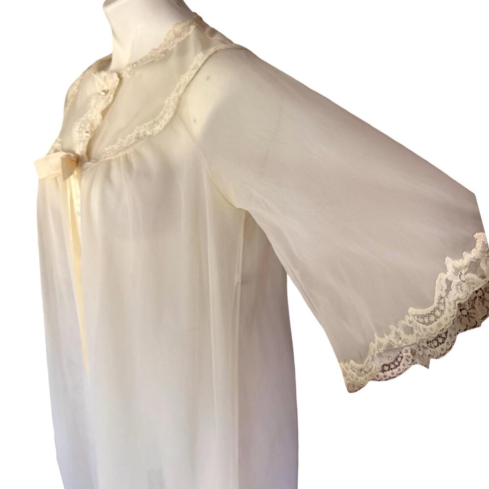 Vintage Shadowline Chiffon Robe Ivory Lace Pearl Button 1970s Peignoir Nylon S - Picture 4 of 13